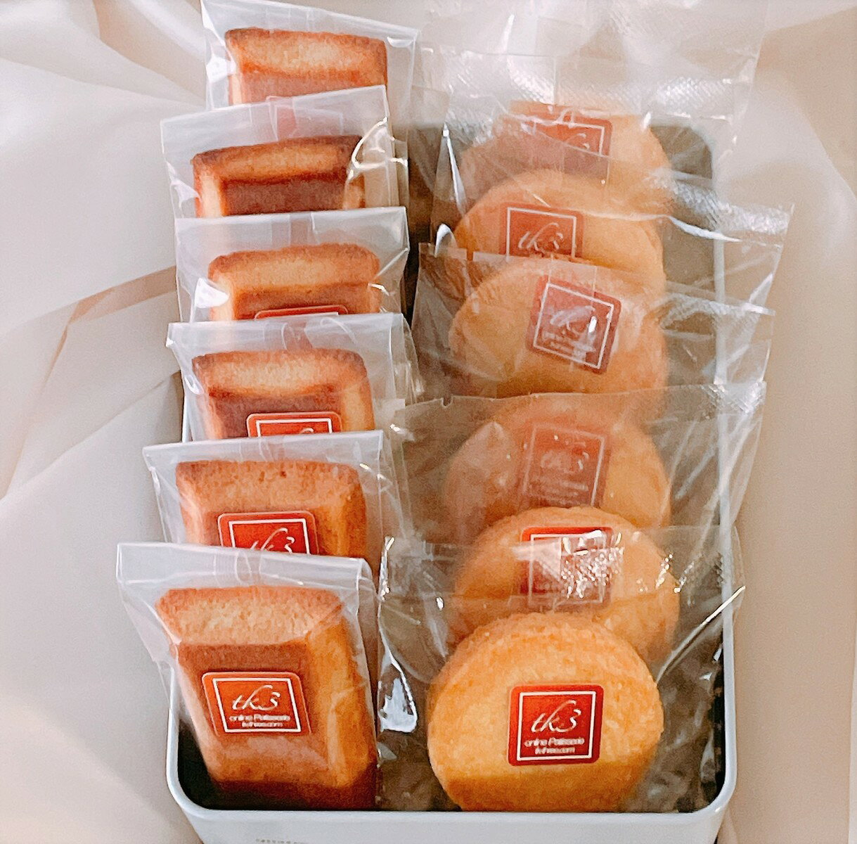 お菓子 詰め合わせ 12個 フィナンシェ サブレブール セット 洋菓子 ギフト スイーツ 個包装 贈り物 ハロウィン お礼 お祝い プレゼント 誕生日 お歳暮 こだわり 素材 手作り 【バター対決、焦がす？焦がさない？12個詰合せ】 kamiumameihinkantk3-10000051 神旨銘品館 サンプル画像2