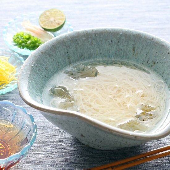 国内産小麦100％使用 かも川 手延べそうめん 50g×54束 JS-2.7 | そうめん 素麺 ソーメン にゅうめん 麺 めん 麺類 乾燥麺 ギフト 贈り物 贈答用 冬ギフト お供え お祝い 内祝い お返し 長期保存 無添加 国産小麦 国内産小麦 冬ギフト 御歳暮 お歳暮 kamotenomen-10000116 かも手の麺 サンプル画像3