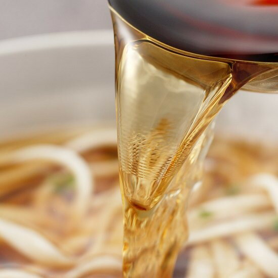 【ポイント10倍】かも手特製 かけつゆ 1リットル (10〜12倍希釈) | かも川 めんつゆ 麺つゆ つゆ かけ かけ汁 うどんつゆ 希釈 濃縮 かつお こんぶ だし 冷麦 ひやむぎ にゅうめん 煮麺 うどん そば 醤油 砂糖 調味料 天つゆ てんつゆ 丼物 煮物 鍋物 1L 業務用 大容量 2