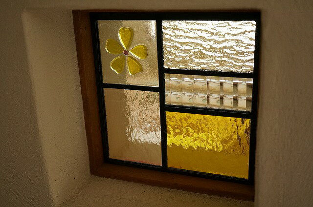 ステンドグラス パネル 住宅用 5つのガラスMIXフュージング桜 イエロー 18cm×18cm