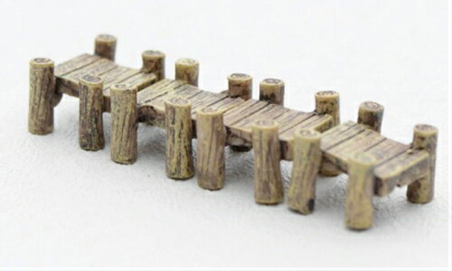 ■詳細 セット内容：1個 フィギュアサイズ：約2.2*2.7*1.8cm 材質：樹脂 生産国：中国 ■店長のコメント とても小さなスケールにもかかわらず、緻密でリアルな造形で感動をもらいます。 車やお部屋のオブジェにはもちろん、ディスプレイ等のパーツ素材にもおすすめです。 小さい瓶に少しの植物を入れて、フィギュアを飾れば小さいテラリウムの世界が広がります。 個性的な自分だけの世界、眺めるだけで癒されますよ。 使い道は色々であなた次第、、、いろいろお楽しみください。