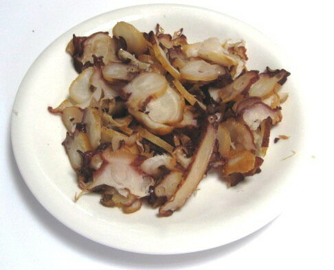 タコクン 原材料名：たこ（北海道産）、砂糖、食塩、乳糖／調味料（アミノ酸等）、保存料（ソルビン酸K）、酸味料、リン酸塩（Na） 保存方法：直射日光、高温多湿を避け、冷蔵庫に保管早めにお召し上り下さい。 加工者　金谷乾物店　宇都宮市曲師町4−4通常のたこくんの袋詰めの際細かい製品を混ぜないよう選別しました。限定品です。