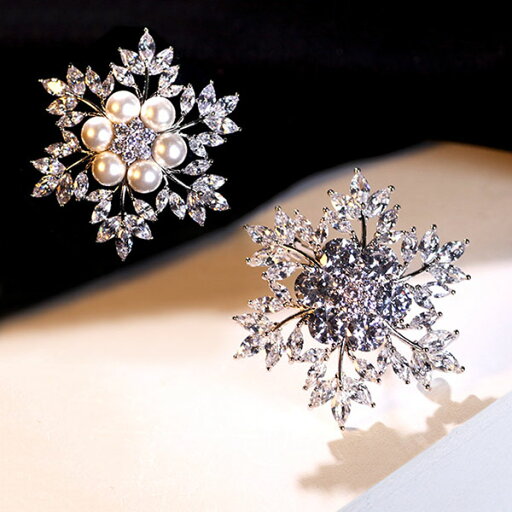 ブローチ アクセサリー 雪の結晶 パール 真珠 シルバー 高級感 キラキラ コサージュ スカーフリング 帯留め 帯締め 華やか レディース セレモニー 入学式 入園式 卒業式 卒園式 結婚式 母の日 誕生日 プレゼント ギフト ブローチ アクセサリー 雪の結晶 パール 真珠 シルバー 高級感 キラキラ コサージュ スカーフリング 帯留め 帯締め 華やか レディース セレモニー 入学式 入園式 卒業式 卒園式 結婚式 母の日 誕生日 プレゼント ギフト