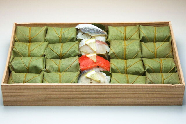 柿の葉寿司20個入(鮭・鯖・鯛・鯵各5)【寿司/贈り物/ギフト/お土産/金沢/石川県/母の日/父の日/敬老の日/お中元/お歳暮/プレゼント/のし可/金沢伝統/金沢寿司】【みやこや】