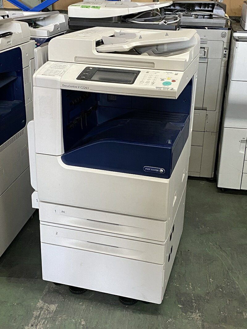 ★★★おすすめ★★★ ◎安心のサービスマンによる点検・整備商品です◎ ◎コピー・FAX・プリンター・スキャナー機能を搭載 ◎安定のDocuCentreシリーズ まだまだ新しい V モデル！ ◎海外や業者様からの評価の高いXEROX製コピー機です◎ メーカー FUJI XEROX&nbsp;富士ゼロックス 型番 DocuCentre-V C2263 付属機能 コピー FAX プリンタ スキャナー 自動両面機能 最大原稿サイズ A3 印刷速度 A4（ヨコ）：毎分20枚 給紙情報 2段給紙、手差し 大きさ・質量 大きさ：幅616x奥659x高さ約1,119mm インターフェイス USB2.0、ネットワーク メーカーページ 参考URL：メーカーホームページより ttps://www.fujixerox.co.jp/product/multifunction/dc5_c2263/spec.html 保証期間 到着より一週間 動作確認・状態 【中古品】　　 各種付属機能テスト良好です！◎自社サービスマンによる内部清掃、光学系、ドラム周辺、定着部、給紙部の点検、調整済みです◎ 外観 中古品のため、使用による多少の擦り傷などご了承下さい。 付属品 電源コード（本体付属）・残存トナー・残存ドラムカートリッジ その他 弊社配送エリア内でしたら自社配送も可能です！ （個人宅様でも事前にご相談いただければ搬入可能でしたら対応いたします） ◎配送について a. 自社配送 埼玉県戸田市よりゲート付きハイエースキャラバン車にて配送いたします。 埼玉県、東京都、神奈川県、千葉県（おもに国道16号線内） 上記エリア内であっても事前にご相談をお願いいたします。 搬入時機器設定ご希望の方は別途費用かかりますが、うけたまわります。 ■基本的には1階降ろしとなります。 2階上げや極端な段差等ある場合には事前にご相談いただき、別途追加費用もしくは 弊社指定運送業者の手配となります。 b. 弊社指定運送便（JITBOXチャーター便など）配送 ■お届け先が法人名義である場合にのみお取扱可能です。個人様名義ではお送りできませんので予めご了承ください。 ■4tゲート車（エリアによっては2t車対応も可能です）での荷降ろし可能な場所に限ります。 ■ドライバー1名（ワンマン）でのお引渡しとなります。 ■代金引換のお取扱はしておりません。（クレジットカード払い、銀行振込のみ可能です） ■配達場所1階玄関の軒先渡しとなります。玄関までに段差がある場合は段差の手前までのお届けとなります。 ■時間帯指定は出来ますが、10時&#12316;18時の間で時間帯幅は3時間単位幅でご指定いただけます。 　お届け先 　送料(税込) 　北海道 　60500 　青森県 　33000 　岩手県、秋田県、山形県 　30000 　宮城県 　27000 　福島県 　27000 　群馬県、茨城県、栃木県 　21500 &nbsp; 神奈川県、千葉県（弊社対応エリアでしたら自社配送可能です） 　16500〜21500 　東京都、埼玉県（弊社対応エリアでしたら自社配送可能です） 　16500 　山梨県、長野県 　23000 　新潟県&nbsp; 　25000 　富山県、石川県、福井県 　30000 　静岡県、愛知県 　25000 　岐阜県、三重県 　30000 　京都府、滋賀県、奈良県、大阪府 　30000 　和歌山県、兵庫県 　34000 　岡山県 　35000 　広島県、鳥取県、島根県 　40000 　山口県 　44000 　高知県、徳島県、香川県、愛媛県 　44000 　福岡県 　45000 　佐賀県、長崎県、熊本県、大分県 　50000 　宮崎県、鹿児島県 　54000 　離島および沖縄県 　不可