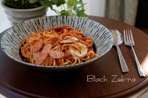黒色（ゼブラ柄）の10インチの深鉢 直径25.0cm 高さ6.5cm 黒潮 タラボラ 大鉢 美濃焼 日本製 黒色ゼブラ柄の洋風の食器シリーズ