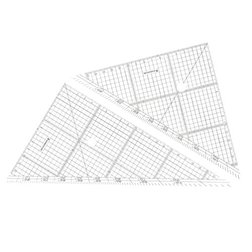 ステッドラーグレー/24cm/966 24・PatternName:単品Size:24cm・パッケージ個数:1・24cm・45°・60°ペア、5mm方眼・1mm点線目盛・分度目盛付き、鏡面仕上げ三角定規の全面に方眼目盛りが印刷されています。5mm方眼はグレイインクを使用している為、濃い色の紙上でも目盛りが読みやすくなっています。