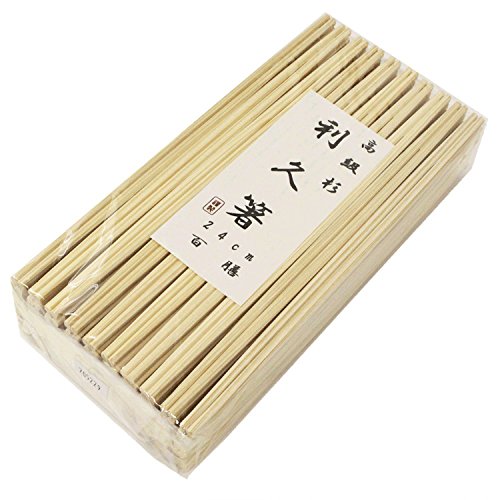 ナチュラル/-/4976187019523・パッケージ個数:1・本体サイズ:約0.5×1.1×24cm(1膳あたり)・本体重量:約4.35g(1膳あたり)・素材・材質:国産吉野杉・原産国:日本●日本製 「吉野杉」の間伐材や端材から作られている 環境にやさしいエコ商品 「利久(りきゅう)箸」とは、中央部がやや太くなるよう割れ目に溝を加工して、上下どちらでも食べられるよう両端を細かくけずって面をとった「中平両細」の割りばし バランスの良いデザインで、懐石料理などにおすすめ アウトドアや行楽などでも大活躍 学校行事や自治会ごと、レストランや飲食店など、業務用に最適な100膳入 一般的なサイズの割ばしより少し長めで使いやすい