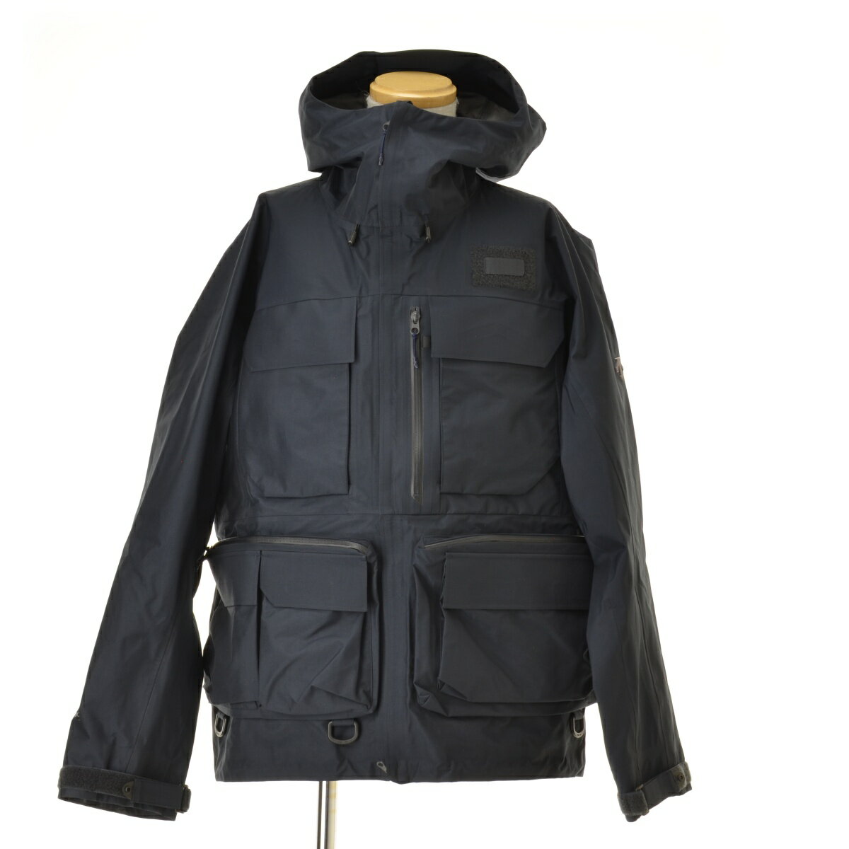 DESCENTE × STABRIDGE / デサント × スタブリッジDESCENTE ALLTERRAIN 81 DO4FWBAPMB WORLD TOUR JACKET フード付きナイロンジャケット