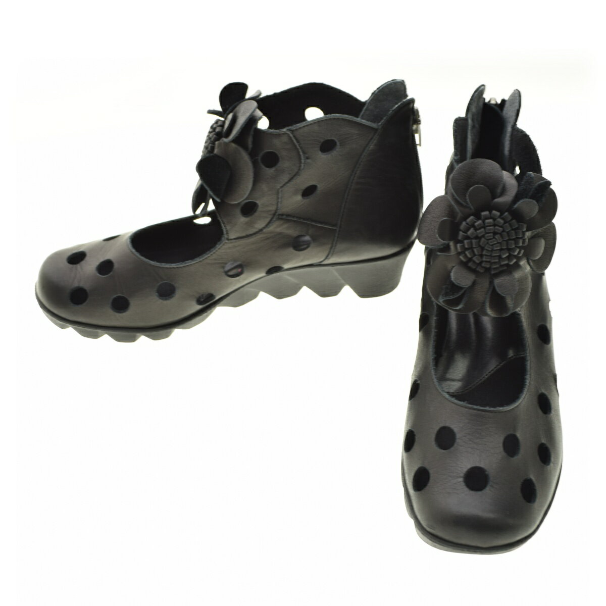 【中古】【期間限定値下げ】SABRINAフラワー付き カットワークブーツ【cacfahcf-z】