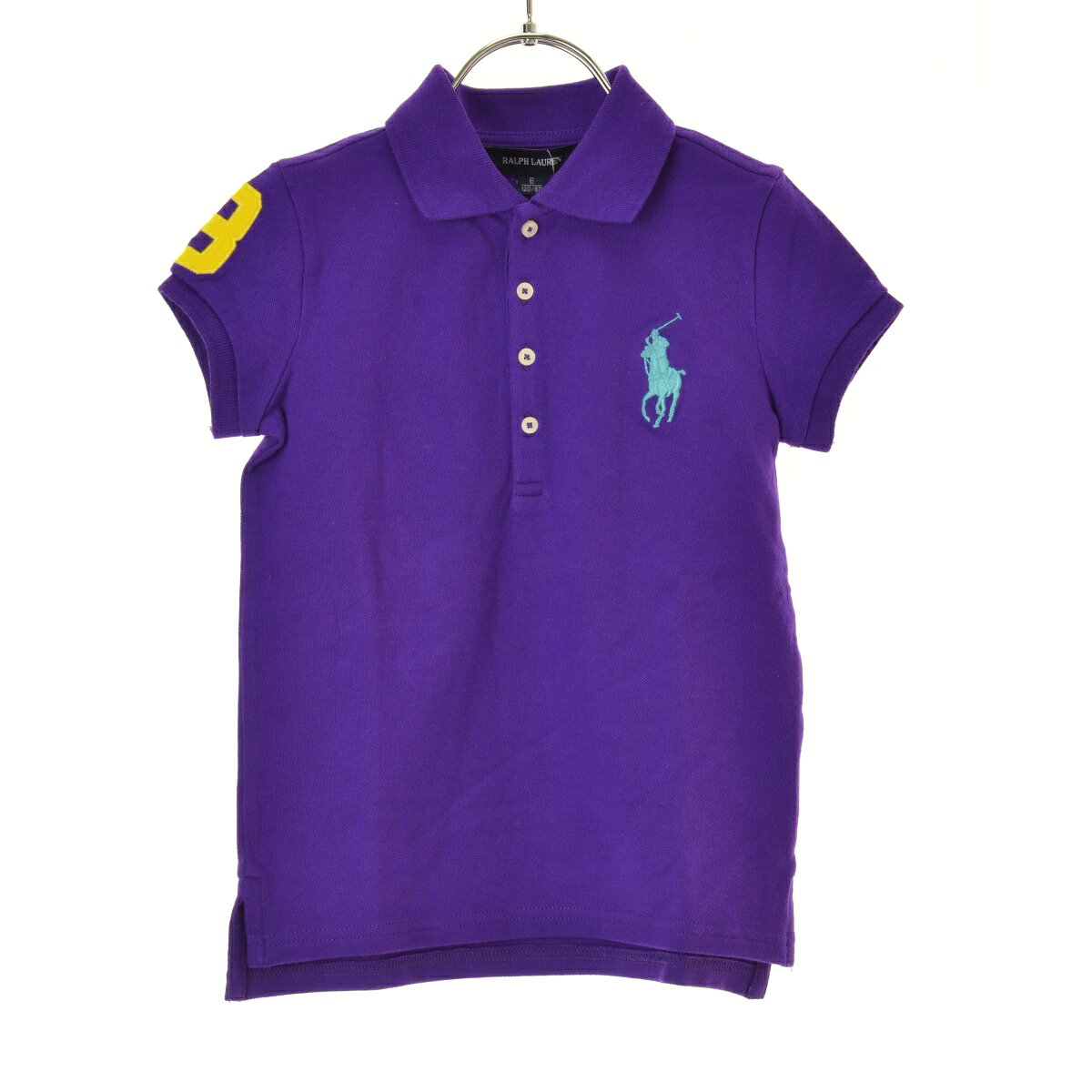 #RALPHLAUREN#X20#X21#X22#X23#X24#Y2b#Y2c#Y2d#Y2e#Y2f#S1a#S1b#S1c#S1d#S1e#RALPH LAUREN#パープル系#刺繍・レース#表記サイズ：120/60#コンディションC##キッズ#インナー#夏#BRANDRALPH LAUREN / ラルフ ローレン ITEMBIGポニー刺繍 鹿の子半袖ポロシャツ(G006337269) RALPH LAUREN Condition : C S 新品 A 使用感がなく試着程度の品 B 使用感があまりなく目立つダメージがないUSED品 C 使用感はあるがダメージが比較的目立たないUSED品 D 使用感があり汚れなどのダメージが目立つUSED品 E かなりの使用感があり破れやシミなどのダメージが目立つUSED品 Item Information ATTENTIONダメージについて USED品となりますので、多少の使用感がありますが、目立つダメージや汚れは見られません。 表記サイズ120/60 実寸肩幅約28cm 着丈約45cm 身幅約34cm 袖丈約10cm※実寸は手作業で採寸しておりますので、1cm〜2cmの誤差が生じる場合がございますので何卒ご了承お願いいたします。 ※「換算サイズ」と表記されている数値につきましては、表記サイズを基準に日本サイズへ換算表を元に換算しております。詳しくは[サイズについて]をご参照ください。 カラー(弊社規定)パープル系※ご使用のモニタやブラウザによって、画像の色味が異なって見えることがありますので何卒ご了承お願いいたします。 素材 綿98％、ポリウレタン2％ 付属品 - 裏地 - その他の特徴 開閉部：ボタン このアイテムにつけられているキーワード#RALPH LAUREN##パープル系##刺繍・レース##表記サイズ：120/60##コンディションC##キッズ##インナー##夏# 関連商品 このブランドの他の商品を見る このタイプの商品を見る ※商品詳細で気になる点がございましたらお気軽にお問い合わせください。 Brand Introduction RALPH LAUREN / ラルフ ローレン ラルフ・ローレンは、特に高級スーツやポロシャツなどのメンズウェアでその名を知られ、アメリカン・トラディショナルの代表的存在とされている。全世界に愛されているワンポイントワークで、大人から子供まで幅広い年齢層にこよなく愛されているブランドである。