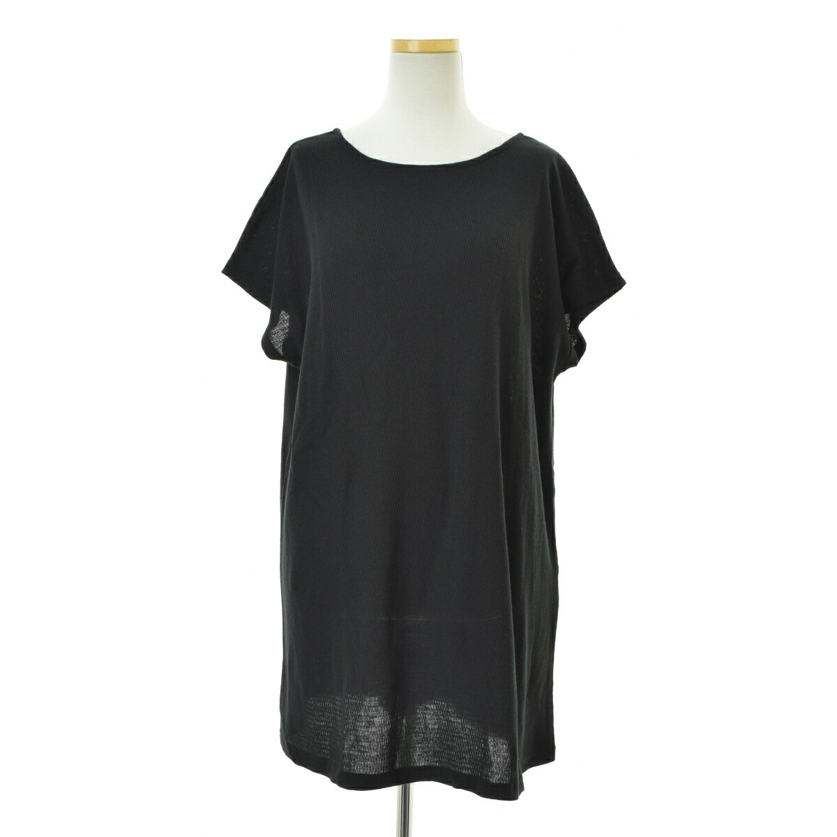 #chocolraffinerobe#X34#X35#X36#X37#X38#Y4e#Y4f#Y50#Y51#Y52#chocol raffine robe#ブラック系#ドット（水玉）#表記サイズ：F#コンディションA##レディース#ワンピース#チュニック#夏#BRANDchocol raffine robe / ショコラフィネローブ ITEMハニカム素材リングドット半袖チュニック(G002858299) chocol raffine robe Condition : A S 新品 A 使用感がなく試着程度の品 B 使用感があまりなく目立つダメージがないUSED品 C 使用感はあるがダメージが比較的目立たないUSED品 D 使用感があり汚れなどのダメージが目立つUSED品 E かなりの使用感があり破れやシミなどのダメージが目立つUSED品 Item Information ATTENTIONダメージについて 新古品ですので、大変良い状態です。 表記サイズF 実寸総丈約80cm 身幅(袖ぐり無し)約54cm 裄丈(ラグランと同様の採寸方法)約38cm※実寸は手作業で採寸しておりますので、1cm〜2cmの誤差が生じる場合がございますので何卒ご了承お願いいたします。 ※「換算サイズ」と表記されている数値につきましては、表記サイズを基準に日本サイズへ換算表を元に換算しております。詳しくは[サイズについて]をご参照ください。 カラー(弊社規定)ブラック系※ご使用のモニタやブラウザによって、画像の色味が異なって見えることがありますので何卒ご了承お願いいたします。 カラー(ブランド表記)Black 素材 ポリエステル65％、綿35％ 付属品 タグ付 裏地 - このアイテムにつけられているキーワード#chocol raffine robe##ブラック系##ドット（水玉）##表記サイズ：F##コンディションA##レディース##ワンピース##チュニック##夏# 関連商品 このブランドの他の商品を見る このタイプの商品を見る ※商品詳細で気になる点がございましたらお気軽にお問い合わせください。 Brand Introduction chocol raffine robe / ショコラフィネローブ 「ほどよく甘く洗練された、大人の女性のためのワードローブ」。リラックス感があるナチュラルなテイストで、洗練された大人のカジュアルスタイルを提案しています。