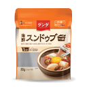 商品名 ダシダ　my鍋　海鮮スンドゥブ 内容量 20g×4 原材料 あさりスープ、食塩、砂糖、酵母エキス、魚介エキス（えび、昆布エキス、いりこ、その他）、植物油脂、あさり粉末、唐辛子粉、しょうゆ、野菜スープ、ぶどう糖　／調味料（アミノ酸等）、香料、酒精、増粘剤（加工デンプン）、パプリカ色素、香辛料抽出物、酸化防止剤（チャ抽出物）、ビタミンB1、（一部にえび、大豆を含む） アレルギー情報 えび、大豆 特徴 豆腐を入れるだけで本場専門店のようなスンドゥブチゲを作れる。1人前のポーションタイプで使い勝手が良く1人前から家族で楽しめる！ 10倍希釈のポーションタイプなので、鍋・スープなど汁物はもちろん、ソースのように炒め物・和え物にも活用できる。 保存方法 直射日光及び高温の場所を避け、すずしい場所に保管してください。 賞味期限 製造後12か月(未開封)