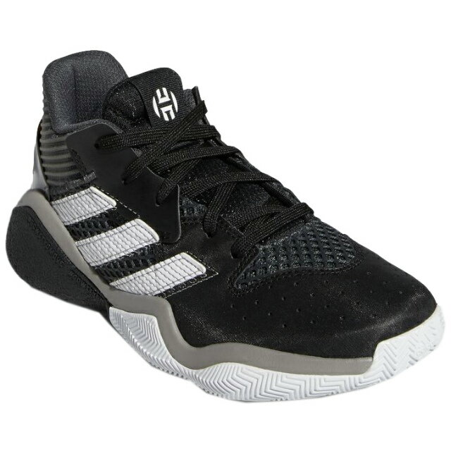 ■メーカー アディダス（adidas） ■品番 EF9905 ■品名 ジュニア用 バスケットシューズ Harden Stepback バッシュ ■カラー コアブラック×グレーシックス×フットウェアホワイト ■品質・素材 アッパー合成皮革・合成繊維 アウトソールゴム底 ■特徴 ジェームス・ハーデンのプレイから刺激を受けつつ、デイリー使いできる 耐久性を搭載したバスケットボールシューズ。 柔軟性のあるBOUNCEのクッショニングや対衝撃のシンセティックの トゥキャップ、そしてグリップ力を発揮するヘリンボーンのアウトソール を合わせたデザイン。　