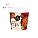 商品名 CJ bibigo 甘! 旨! 辛! レンジdeトッポッキ 内容量 125g(もち100g、ソース25g) 商品詳細 ●原材料 : もち[米粉(国産)、食塩／加工でん粉、酒精、pH調整剤]、ソース[コチュジャン、還元水あめ、果糖ぶどう糖液糖、黒糖、牛肉だしの素、トマトペースト、ソテーオニオンペースト、にんにく、酵母エキス、唐辛子粉／増粘剤(加工でん粉)、調味料(アミノ酸等)、パプリカ色素、香料、酸味料、香辛料抽出物]、(一部に小麦・乳成分・牛肉・大豆・豚肉を含む) ●調理方法 : 本品は家庭用電子レンジ専用商品です。 1. カップにもちとソースを入れる。 2. 水を大さじ2杯（30ml）注ぎ、よくかきまぜる。 3.フタをして、電子レンジ中央部に置いて加熱し、軽くまぜたら出来上がり。 【調理時間】500w：2分、600w：1分40秒 ●取り扱い上のご注意 * 必ずレンジの中央部に置いて加熱してください。 * ワット数や調理時間を守らないと容器が焦げる場合があります。 ●保存方法 : 直射日光及び高温多湿の場所を避け、常温で保存してください。 ●原産国名 ： 日本 ●賞味期限 : 別途記載 ●注意 : 商品入荷によって商品パッケージが変わる場合がございます。予めご了承ください。