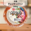 名称チョングッジャン(鍋用味噌）原材料名豆（アメリカ産）、塩、水内容量200g賞味期限別途記載保存方法冷凍（-18℃以下）保存してください。原産国名韓国特徴チョングッチャンは、大豆を発酵させて作る味噌の一種でまたはチョングッチャンを使用し作ったチゲのことです。輸入者(株)世亜企画 埼玉県戸田市笹目8-10-10注意※パッケージデザインは予告なく変更になる場合がございますのでご了承ください。オンシンワン チョングッジャン[鍋用味噌] 200g納豆よりも匂いが強いのが特徴で 韓国では主にチゲの材料として使用！チョングッチャンは、大豆を発酵させて作る味噌の一種、 またはチョングッチャンを使用し作ったチゲのことです。韓国本場の味！おふくろの味！懐かしい！煮込むことで独特のクセも和らいで、濃厚な美味しさに。