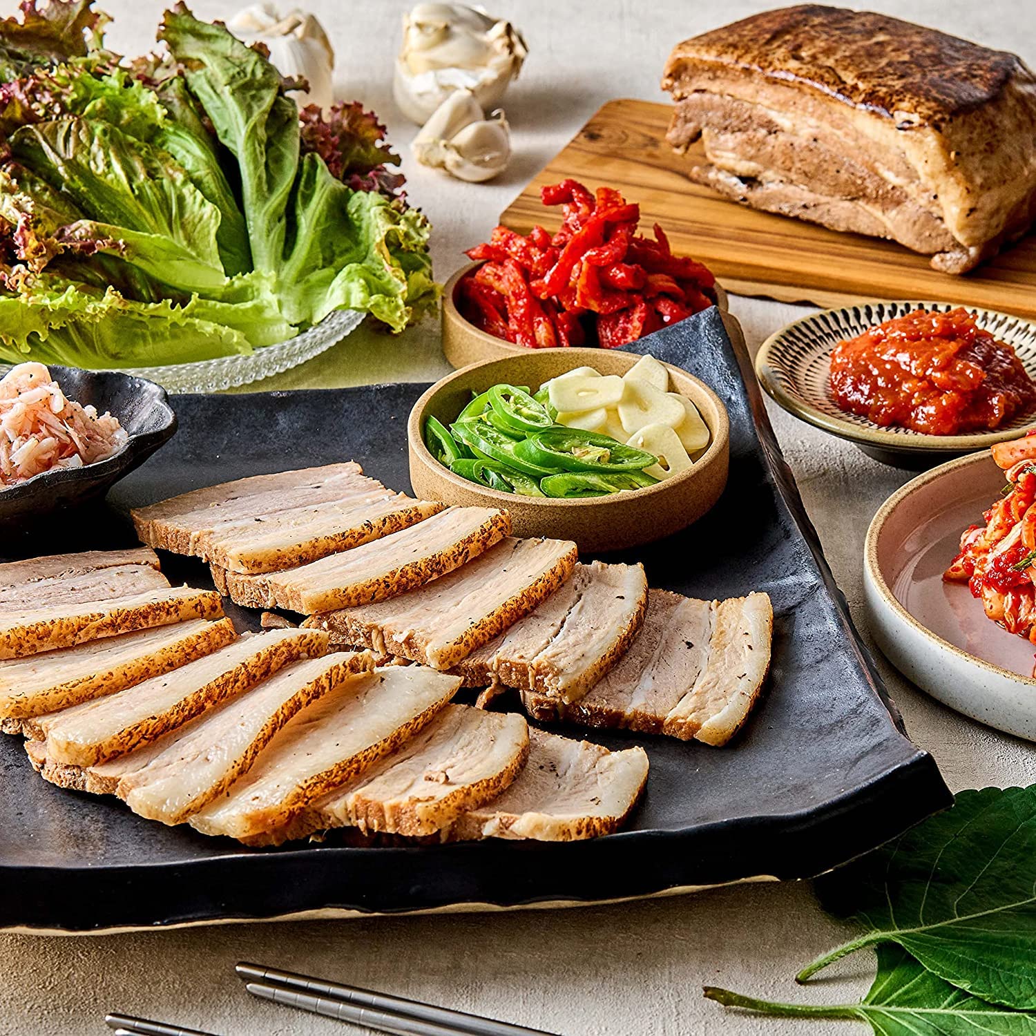 Cookeasy (クックイージー) 手作りポッサム 3-4人前 ミールキット ファミリーサイズ 茹で豚 お肉料理 アレンジOK 簡単 時短 調理時間8分 本場の味 辛さ控えめ 専門店の味 韓国料理 韓国食品 冷蔵食品 韓国惣菜 サムギョプサル