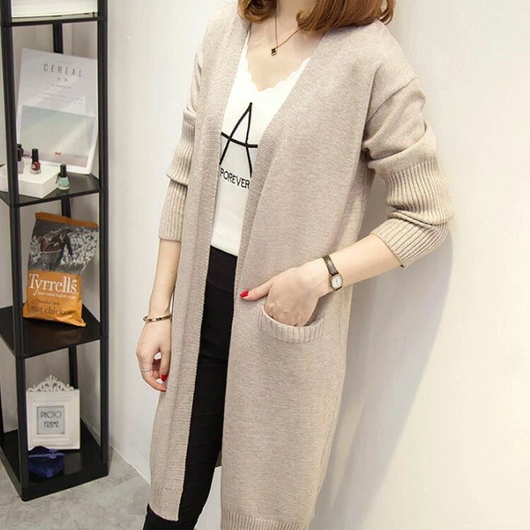 ゆるくてお洒落な大人のはおりが登場♪何にでも合わせることができて、1枚でさまになるカーデ☆羽織るだけで大人ルーズなカッコ良さが際立つ!サイズS M L XLサイズについての説明※下記サイズは平置き実寸になります。サイズ表の実寸法は商品によって1-3cm程度の誤差がある場合がございます。S 肩幅:43cm バスト:108cm 袖丈:48cm 着丈:87cmM 肩幅:44cm バスト:109cm 袖丈:49cm 着丈:88cmL 肩幅:45cm バスト:110cm 袖丈:50cm 着丈:89cmXL 肩幅:46cm バスト:111cm 袖丈:51cm 着丈:90cm素材ポリエステル その他色ベージュ キャメル ブラウン ピンク イエロー レッド ブラック備考湿気を含んだ状態や水を含んだまま放置しないでください。この製品は洗濯で若干縮むことがあります。洗濯機は使用できません。※ベージュ×モカのみ使用糸の関係上、風合いが少々異なります。色合いはモニター環境により若干の誤差が出ます。 綿混合商品は洗濯時に多少縮む事がございます。 本製品は生産過程におきまして、生地を織る際の糸の継ぎ目や多少のほつれが生じることがありまが、品質上は問題ありません。また、生地の織りに他繊維が混紡している場合もございます。▼色落ちの恐れがございますので、他のものとは分けて洗濯してください。▼タンブラー乾燥はお避け下さい。▼洗濯の際は他の物と区別して、漂白剤を避け、手洗いを お勧めします。トッパーカーディガン ニットカーディガ レディースファッション 早い者勝ち ベージュ キャメル ブラウン ピンク イエロー レッド ブラック