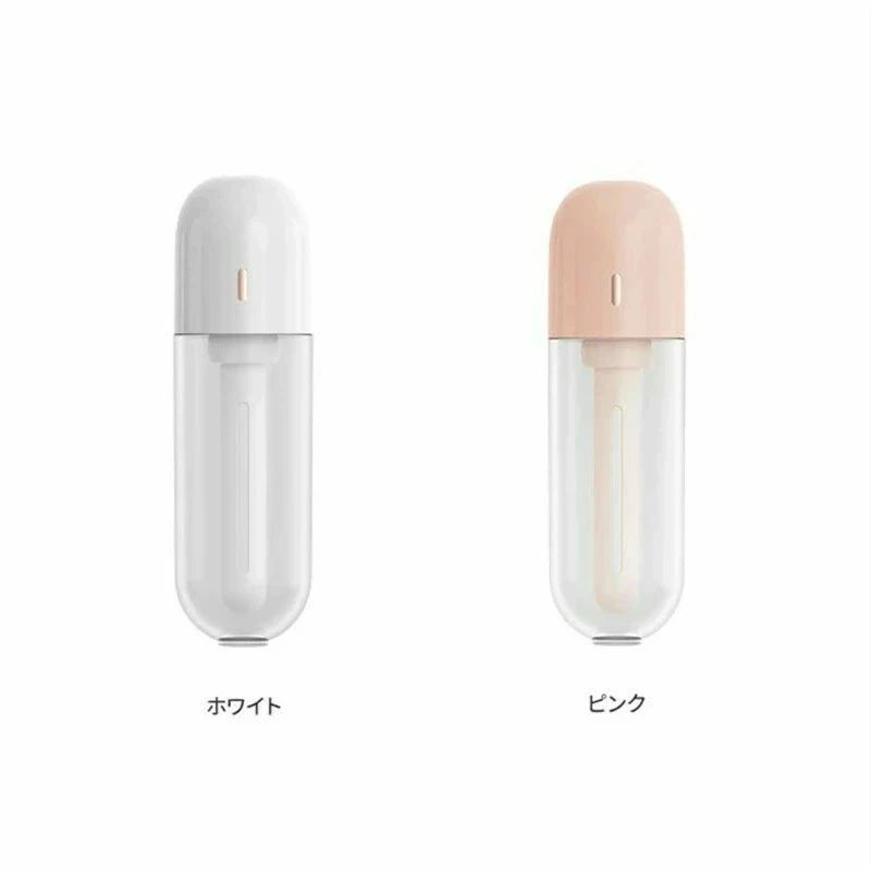 "タンク容量：100ml バッテリー容量：800mAh 電圧：DC5V 消費電力：2W サイズ 48×48×158mm 重量 約147g カラー ・ホワイト/白/acwh ・ピンク/桃色/acpi セット内容 ・本体（ショート吸水芯1本内蔵） ・microUSBケーブル ・延長アダプター ・交換用吸水芯ロング 1本 【商品機能】 ・超音波式 ・運転モード：連続運転/リズム運転 ・自動停止機能（3時間タイマー） ・静音動作 【商品特徴】 お部屋や寝室、オフィス。外出先、車の中、どこでも好きな場所で使える充電式（コードレスタイプ）のポータブル加湿器。コンパクトな卓上タイプで置き場所を選びません。 軽くてコンパクト。片手で持てる程のハンディサイズで持ち運びもラクラク。家だけでなく外でも手軽に使いたいという方にオススメです。 やわらかく、肌触りの良い超微細ミストを噴霧。乾燥しがちなお肌や喉、空間をやさしくうるおいます。また超音波式なので触れても火傷の心配がありません。 一度の充電で連続運転なら約3時間、リズム運転なら約5時間使用可能。利用シーンに合わせて運転モードを切り替えられます。 電源を切り忘れても3時間後に自動停止する安心設計。 グラスやお気に入りの容器に水を入れ、スティック部分を水に浸すだけであなただけのオリジナル加湿器に。 スティック部分に付属の延長アダプターとロングタイプの吸水芯をセットすれば、500mlペットボトルなどの背の高い容器でもお使いいただけます。 お休み時にも使いやすい静音設計です。 【備考】 ※次亜塩素酸水を使用する場合は濃度50ppm以下のものをご使用ください。腐食を防ぐためこまめな清掃を行い、次亜塩素酸水をタンクに入れたまま長時間放置しないでください。 ※次亜塩素酸ナトリウムは使用しないでください。 ※使用時間は目安です。使用環境や使用頻度により変化する場合があります。 ※水が入っていない状態、吸水芯が濡れていない状態で電源を入れないでください。 ※吸水芯を十分に濡らしてから使用してください。乾いた状態で使用すると空焚き状態が続き、故障の原因となります。 ※海外輸入品のため製品やパッケージに小さな傷や汚れ、へこみなどが見受けられる場合がございます。あらかじめご了承ください。 ※ご利用のモニターによって、実物と異なる色に表示される場合がございます。 ※製造時期によってデザインや仕様に若干の変更がある場合がございます。ご了承下さい "
