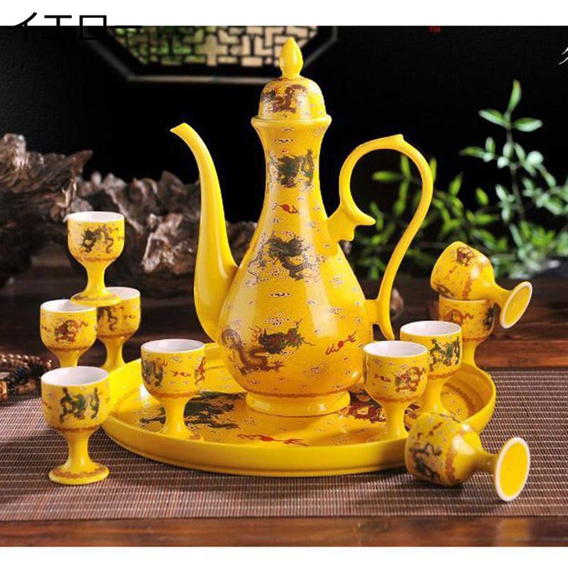 　　　 ◆◇◆人気の秘密◆◇◆ 素材：陶器 【セット内容】 徳利×1個、盃×10個 トレー×1個 ?鉛フリーで無毒性、無味の高品質な手作りの自然素材、高級セラミックスを使用。酒器で広がるお酒の味わい。お酒を美味しく呑むなら 酒器にもこだわりたい。 ?今宵は桜を見ながら日本酒で一杯♪お洒落な気分に浸れる一品です。 ?酒器が厚みがあるので、丈夫で、割れにくく普段使いようにピッタリです。ギフトとしても 。 　　　◆◇◆注意事項◆◇◆ご覧のモニターの環境、撮影環境により実物と色味が異なって見える場合がございます。湿った状態で他のものと擦り合わせると色が移る恐れがあります。濃色品の洗濯時は、白色、淡色と分けて洗ってください。説明 　　　　?￣￣￣￣￣￣￣￣￣￣￣￣￣￣￣￣￣￣￣￣￣￣￣￣￣￣￣￣￣￣￣￣￣￣￣￣? 　　　 　 ?　　　??　ようこそいらっしゃいませ　??　　　ο(=・ω＜=)ρ⌒△　　　　　?　? 　　　　?＿＿＿＿＿＿＿＿＿＿＿＿＿＿＿＿＿＿＿＿＿＿＿＿＿＿＿＿＿＿＿＿＿＿＿＿? ??????商品詳細?????? メイン素材: セラミック ???商品紹介??? ★磁器の質は繊細で透き通っていて、器の形は美しく?雅です。すっきりとした色合いで、精巧な形をしています。器は洗練されて、丸くて質があって、盃の壁は滑らかで、控えめで清新です。 ★日常生活のなかで何気なく使われ、知らないうちに生活に溶け込んでいる。食卓を飾り、インテリアとして暮らしを彩ります。日々の暮らしに溶け込んだ陶器に改めてスポットをあてた、個性豊かな職人の真心を感じていただける逸品です。 ★お酒の席をお洒落に華やかにしてくれる、徳利と盃がセットになった、お酒を楽しむ酒器セット ???適用シーンについて??? ★美しさと実用性を兼ね揃えているので、お土産や贈り物に最適です。誕生日、記念日、結婚祝い、新築祝い、内祝い、昇進祝い、お歳暮、成人祝い、敬老の日、還暦祝い、古希祝い、喜寿祝い、傘寿祝い、米寿祝い、母の日、父の日など、幅広いシーンにぴったりなプレゼントとしておすすめです。 ★結婚式、誕生日、記念日などのユニークなギフトをお探しの場合は、完璧です。どんなパーティーでも素晴らしい贈り物です。 ☆★☆「ご注意」☆★☆ ★セラミック製品には小さなガス穴や黒い斑点が存在する場合があります、欠陥現象は微小で、使用に影響を与えません。予めご了承ください。 ★商品の品質には万全を期待しておりますが、万が一、不良、破損、誤納品などがございましたら、お知らせ下さい、対応させていただきます。 ★本店は他の種類の豊富があります！よろしければご覧下さい！ ???ご安心ください??? ★弊店はお客様のご要望とご期待を応えられるように全力を尽くしたいと存じます。もし、商品に対して何かご質問がございましたら、ぜひお聞かせください。 ★商品の品質には万全を期しておりますが、万が一、お手元に届いた商品に何かご不満な点がございましたら、こちらはお客様のご納得いただける解決策をご提供いたしますので、ぜひお気軽にご連絡ください。