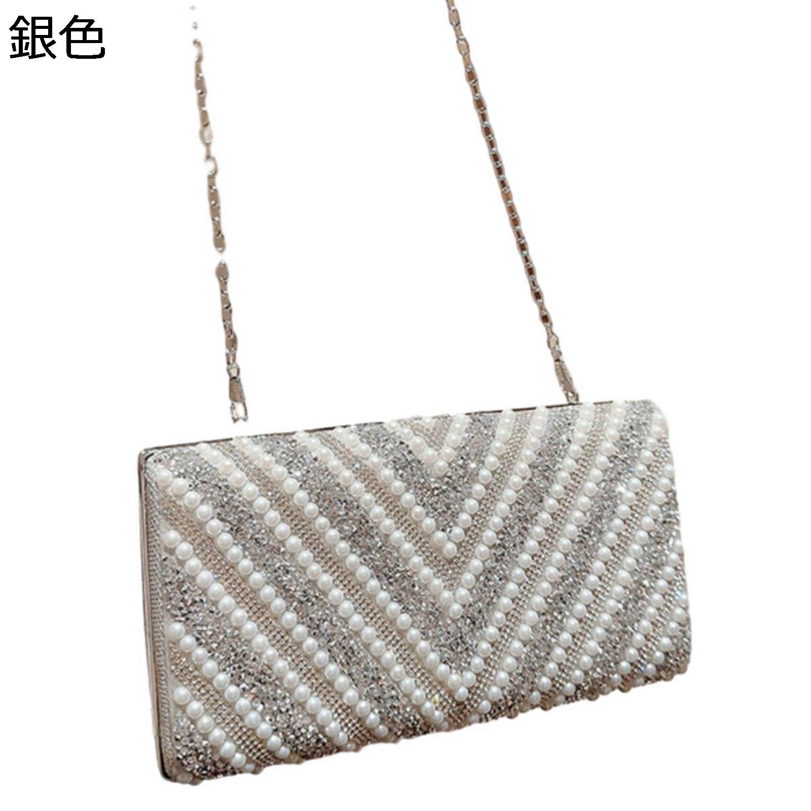 　　　 ◆◇◆人気の秘密◆◇◆ サイズ：4x21x12cm 大小異なる2種類のラメが散りばめられた華やかなパーティーバッグです。 2WAY仕様で、チェーンを取り外すことができるので、ショルダーバッグとしても、クラッチバッグとしてもお使いいただけます。 シンプルなドレスに華やかさを添えます。マグネット式で、開閉も楽々です。フォーマルシーン、パーティーなどでもドレスに合わせて使用できます。 結婚式、披露宴、二次会、 謝恩会、卒業式、入学式、女子会、花火大会、クリスマスなどイベントごとはフォーマルなシーンにピッタリなパーティバッグです。上品なスタイルで結婚式などのフォーマルシーン、パーティーなどでもドレスに合わせて使用できます。洋装はもちろん和装着物にも合わせやすいデザインです。 　　　◆◇◆注意事項◆◇◆ご覧のモニターの環境、撮影環境により実物と色味が異なって見える場合がございます。湿った状態で他のものと擦り合わせると色が移る恐れがあります。濃色品の洗濯時は、白色、淡色と分けて洗ってください。説明 ※サイズは平置きで測定しております。商品着用者によっては多少の誤差がある場合がございます。 【デザイン】 a〜軽量で持ちやすく、季節を問わずお使い頂けます。 a〜長財布、携帯、お菓子、化粧品などの必需品をしっかり収納できます。 a〜アウトドア、通勤、通学、旅行、出張、ビジネスでも適合。学生、社会人、OL、一人旅、海外旅行に幅広くお使いいただけます。 「ご注意」 ★実際の製品の色は、色収差や撮影光の状態をモニターするためにここに表示されている画像とは多少異なる場合があります。 ★輸送中に完全に密閉されているために、少数の商品は匂いがするかもしれません。数日間は換気の良い場所に置いて、臭いは消えます。