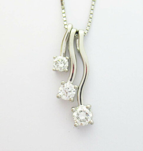 レディース【中古】 3連ダイヤネックレス Pt850Pt900 D0.47/0.31/0.24ct 約46.4cm 約8.3g ダイヤモンド プラチナ ペンダント 仕上げ済み【楽ギフ_包装選択】 レディース【中古】 3連ダイヤネックレス Pt850Pt900 D0.47/0.31/0.24ct 約46.4cm 約8.3g ダイヤモンド プラチナ ペンダント 仕上げ済み【楽ギフ_包装選択】