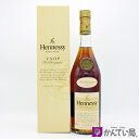 商品情報 管理番号 C24-715 商品名 Hennessy VSOP ヘネシー VSOP 内容量 700ml アルコール度数 40％ 原産国 フランス 付属品 箱 商品詳細 あくまで二次流通品ですので完璧な状態を望まれる方はご購入をお控えください。 ※こちらは同時に店頭にて販売している商品の為細かな傷や汚れ、使用感など感じられる場合が御座います。予めご了承下さいませ。 ランク 未開栓 注意事項 ※長期保管によるボトルのキズ・汚れ・液漏れ・ラベルの傷み・目減り・オリなどが ある場合がございます。 ※未開封の為、コルクの状態や中身（風味）等保証出来かねます。 ※未成年者への酒類の販売は固くお断りしています。 ※購入の際には生年月日をご提示頂けますよう宜しくお願い申しあげます。 ※細かく状態を気にされる方、神経質な方は注文をご遠慮願います。 ※1点モノとなっておりますので、いかなる場合も返品・交換は承れません。 ※店頭でも販売をしているため予告なく終了をすることがあります。 ※商品の状態は写真でもご確認下さい。 ※写真には目立つ箇所、また一番状態の悪い箇所を優先的に掲載しております。 ※取り扱いには細心の注意を払っておりますが、店頭でも販売中の為多少の小傷等はご了承下さい。 こちらの商品に関する問合先 質屋 かんてい局 金沢福久店 TEL:076-204-7810 営業時間：平日・土日・祝日 10:00〜19:00 &nbsp; &nbsp; 商品の状態について NEW 新品 未使用品 展示品等で一度も使用されていない商品　未使用品 USED-S ほぼ新品に近いが若干使用感がある商品　特上品 USED-A 多少の小傷はあるが,かなり程度の良い商品 USED-B ある程度の使用感が見られる商品 USED C かなりの使用感、大きな傷、汚れが多く見られる商品 ※程度の目安はあくまでも当店の基準となります。 ※他店様とは同一の基準ではございませんのでご理解ください。 ※当店では環境保護の観点から梱包資材を再利用させて頂いております。 ※あらかじめご理解ください。