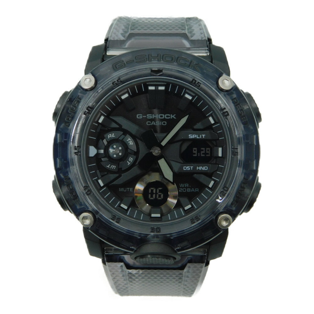 ブランド CASIO(カシオ) 商品名 G-SHOCK 型番 GA-2000SKE-8AJF シリアル 　 参考価格 17,600 商品ランク NEW(展示品)中古未使用品(新品同様で傷はほとんどない。) ケース カーボン　樹脂 ベルト ラバー 文字盤 アナログ　デジタル ガラス 無機ガラス サイズ(リューズを除く) 47.5 ムーブメント クォーツ(稼働確認済み) 機能 ワールドタイム：世界48都市（31タイムゾーン、サマータイム設定機能付き）＋UTC（協定世界時）の時刻表示、ホームタイムの都市入替機能　タイマー（セット単位：1分、最大セット：24時間、1秒単位で計測）ダブルLEDライト：文字板用LEDライト（スーパーイルミネーター、残照機能、残照時間切替（1.5秒/3秒）付き）、LCD部用LEDバックライト（スーパーイルミネーター、残照機能、残照時間切替（1.5秒/3秒）付き）フルオートカレンダー　平均月差：±15秒　ストップウオッチ（1/100秒、24時間計、スプリット付き）時刻アラーム5本・時報　LED：ホワイト　操作音ON/OFF切替機能　12/24時間制表示切替　針退避機能（針が液晶表示と重なって見づらいときは、針を液晶表示の上から一時的に退避させることができます） 防水 20気圧防水 腕周り(約) 14.5～21.5cm 付属品 内外箱・取扱説明書兼保証書 備考 中古品の為、写真には写りきらない傷や汚れがある場合がございます。ご購入後の返品・交換が出来ませんので気になる方は、ご購入前に電話かメールにてお問い合わせ下さい。透過する樹脂パーツで構成されたスケルトンシリーズです。スポーティモデルGA-2000のカーボンケースをベースとし、シックなカラーリングでファッションアイテムとして活躍します。