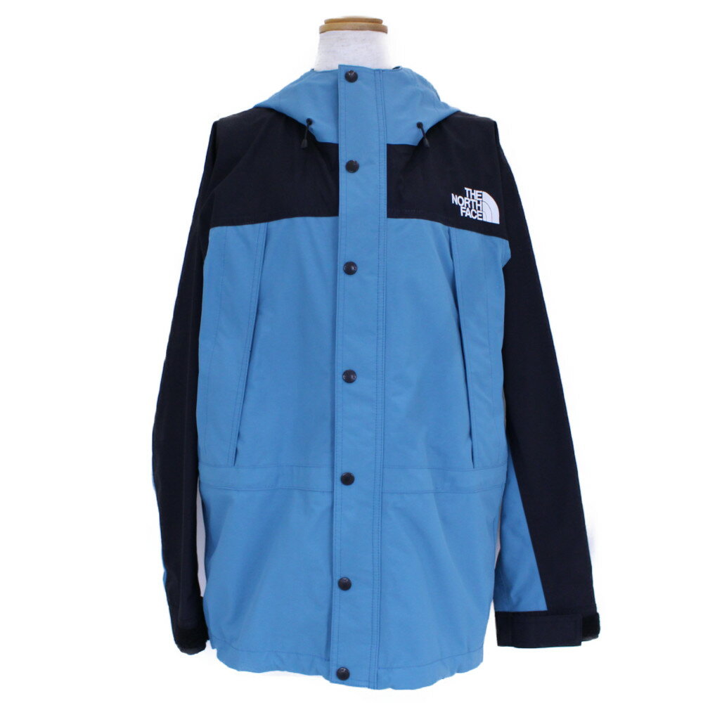 取扱い店舗 かんてい局松前R56店TEL089-961-8878 ブランド THE NORTH FACE(ザ・ノースフェイス) 商品名 マウンテンライトジャケット 型番 NP11834 シリアル 　 サイズ(約) 表記サイズ：M 実寸サイズ：着丈72cm×肩幅60cm×身幅55cm×袖丈63cm カラー ブルー系×ブラック 素材 表地：ナイロン100％　裏地：ポリエステル100％ 仕様 　 参考価格 　 商品ランク 中古A(多少のすり傷や小傷があり、使用感が少なく、中古品としてはきれいな商品。) 付属品 　 備考 ※細かな汚れあり。※中古品の為、写真には写りきらない傷や汚れがある場合がございます。ご購入後の返品・交換が出来ませんので気になる方は、ご購入前に電話かメールにてお問い合わせ下さい。