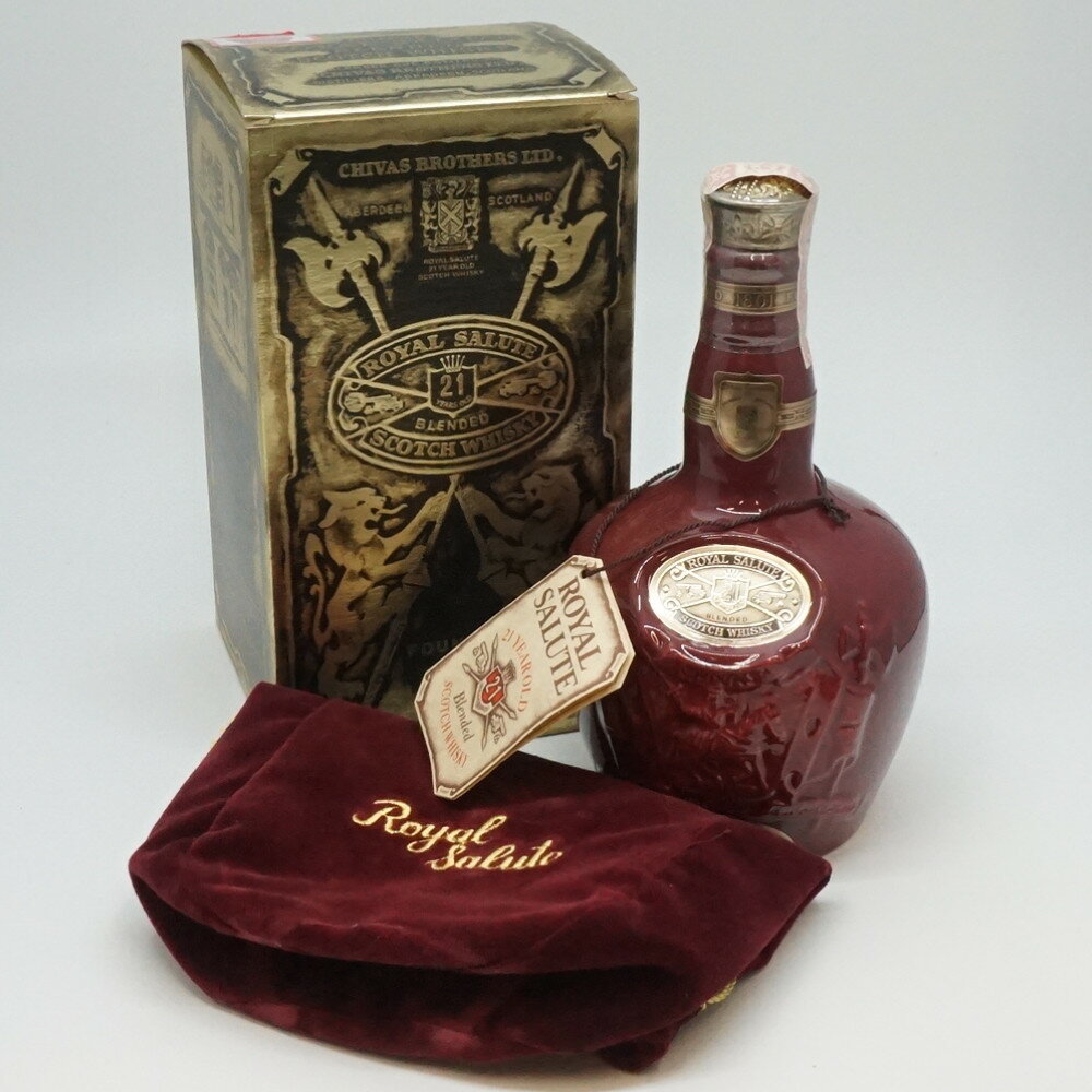 CHIVAS ROYAL SALUTE 21YEAR OLD シーバス ロイヤル サルート　21年　赤陶器　ウイスキー　スコットランド　アルコール度数40度　容量700ml　酒　未開栓　【中古】