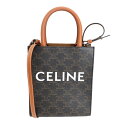 商品情報 管理番号 k24-1137 ブランド CELINE【セリーヌ】 型番 194372 商品名 ミニ バーティカルカバ 素材 トリオンフキャンバス（PVC） カラー ブラウン系&times;ブラック系 サイズ 約：W16.5&times;H19.5&times;D5cm 仕様 ＊開閉：オープン式 付属品 - 商品説明 セリーヌのミニ バーティカルカバが入荷いたしました。 &nbsp; 全面にデザインされたトリオンフが目を惹く2WAYバッグです。 ハンドバッグとショルダーバッグどちらでも使い分けできますので、シーン問わずお使いいただけます。 &nbsp; お探しの方はこの機会にぜひいかがでしょうか。 &nbsp; ※尚、当サイトの販売金額より店頭での販売金額の方をお安く設定させて頂いております。予め、ご了承下さいませ。 商品状態 ・比較的使用感の薄いお品です。 ・ハンドル部分に薄い汚れがあります。 ・内側開口部に若干のスレがあります。 ・ハンドル根元に小さな汚れがあります。 ・金具に薄キズがあります。 ・一部ステッチに糸飛びがあります。 ・外側開口部あたりに小さな汚れがあります。 ランク 外側：USED-7 内側：USED-7 【総合：USED-7】 注意事項 ※即日発送は【正午（昼の12時）】迄にご注文頂いた【代引き】のご注文のみが対象となります。 その他のお支払い方法をご選択頂いた場合は、お支払いの確認が取れ次第の発送となります。 ※デジタルカメラにて撮影のため実際の商品の色・質感等が若干異なる場合があります。 ※中古商品の為、商品の状態は写真でもご確認下さい。 ※写真には目立つ箇所、また一番状態の悪い箇所を優先的に掲載しております。 ※店頭でも販売中の為多少の小傷等はご了承下さい。 ※店頭でも同時販売中の為、売り切れの際はご容赦下さい。 商品に関する問い合わせ先 かんてい局春日井店 TEL:0568-33-8555 営業時間/10:00～19:00 &nbsp; 商品の状態について NEW 新品 未使用品 未使用品 USED【10】 極めて未使用品に近い超美品　 USED【9】 メンテナンス済みの商品やほとんど使用された形跡が見られない美品 USED【8】 使用感が少ないキレイな美品 USED【7】 使用感はあるが、程度のよい良品 USED【6】 使用感があり、キズや汚れがあるが、使用上問題のない中古品 USED【5】 キズや汚れ、劣化が目立つが使用上問題のない中古品 USED【4】 使用上問題のある恐れのある難あり品 USED【3】 使用上問題のあるジャンク品 ※程度の目安はあくまでも当店の基準となります。 ※他店様とは同一の基準ではございませんのでご理解ください。