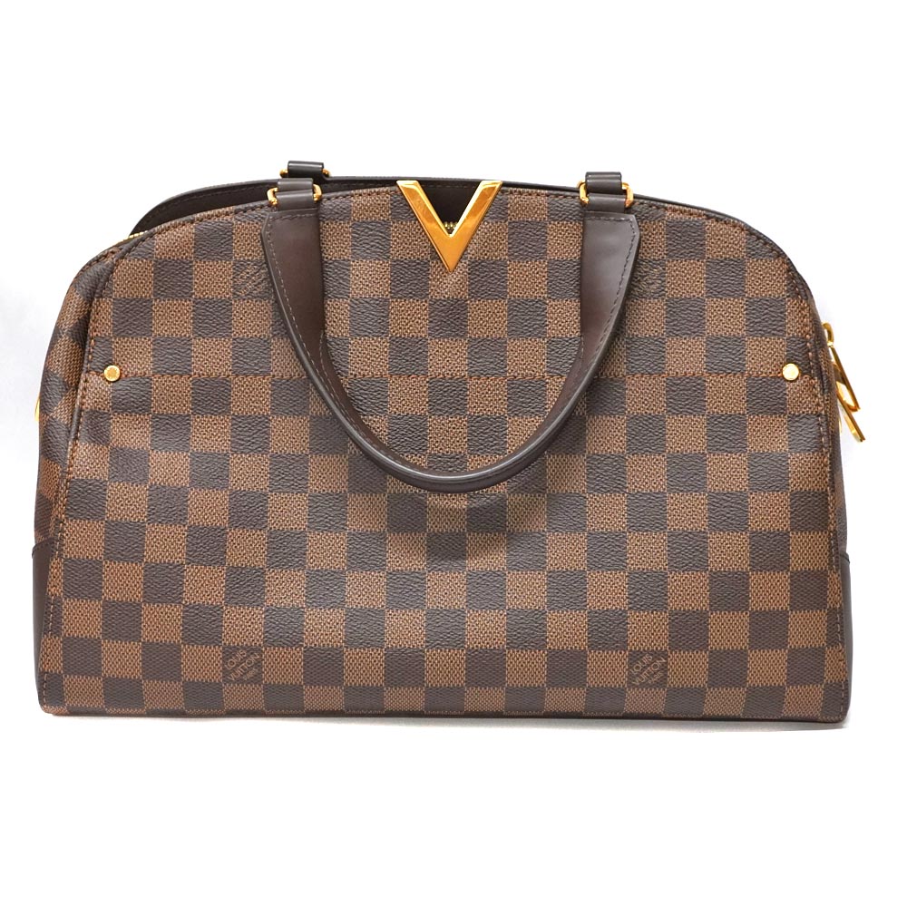 商品情報 管理番号 n23-7651 ブランド LOUISVUITTON【ルイヴィトン】 型番 N41505 商品名 ケンジントン・ボーリング 素材 ダミエ カラー ブラウン サイズ 約W34&times;H21&times;D15cm シリアル TJ2126 仕様 *ファスナー開閉式 【内側】オープンポケット&times;3 【外側】オープンポケット&times;2 付属品 布袋・ショルダーストラップ 商品説明 ルイヴィトンのケンジントン・ボーリングが入荷致しました。 &nbsp; マチがしっかりありたっぷり収納できます。 中心の「V」ゴールドのロゴが印象的なデザインのお鞄です。 お探しの方はこの機会に是非いかがでしょうか。 &nbsp; 商品状態 ■金具部分にキズがあります。 ■角付近のレザーにキズ箇所があります。 ■持ち手コバに擦れ箇所があります。 ■内側レザー部分にキズがあります。 ■ショルダー曲がり癖があります。 ■店頭でも販売しているため、画像にないキズ等が付く可能性がありますので予めご了承くださいませ。 ランク 外面：USED-8 内面：USED-8 【総合ランク：USED-8】 注意事項 ※即日発送は【正午（昼の12時）】迄にご注文頂いた【代引き】のご注文のみが対象となります。 その他のお支払い方法をご選択頂いた場合は、お支払いの確認が取れ次第の発送となります。 ※デジタルカメラにて撮影のため実際の商品の色・質感等が若干異なる場合があります。 ※中古商品の為、商品の状態は写真でもご確認下さい。 ※写真には目立つ箇所、また一番状態の悪い箇所を優先的に掲載しております。 ※店頭でも販売中の為多少の小傷等はご了承下さい。 ※店頭でも同時販売中の為、売り切れの際はご容赦下さい。 商品に関する問い合わせ先 かんてい局北名古屋店 TEL:0568-24-5078 営業時間/10:00～19:00 &nbsp; 商品の状態について NEW 新品 未使用品 未使用品 USED-10 極めて未使用品に近い超美品　 USED-9 メンテナンス済みの商品やほとんど使用された形跡が見られない美品 USED-8 使用感が少ないキレイな美品 USED-7 使用感はあるが、程度のよい良品 USED-6 使用感があり、キズや汚れがあるが、使用上問題のない中古品 USED-5 キズや汚れ、劣化が目立つが使用上問題のない中古品 USED-4 使用上問題のある恐れのある難あり品 USED-3 使用上問題のあるジャンク品 ※程度の目安はあくまでも当店の基準となります。 ※他店様とは同一の基準ではございませんのでご理解ください。