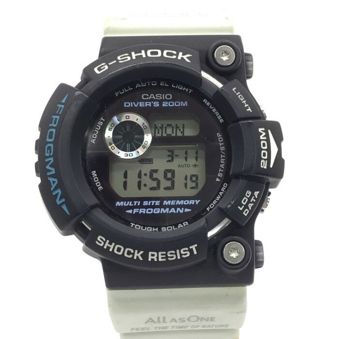 商 品 情 報 ◆ブランド名 CASIO【カシオ】 ◆型番 GW-205K-2JR ◆商品名 G-SHOCK　FROGMAN 　 ◆サイズ ・ケースサイズ約45mm(リューズ除く)・腕周り最大約20cm 　 　　　　　　　　　　　　　 ◆シリアル 55**** ◆ムーブメント/精度 電波ソーラー 　 ◆素材/カラー/防水 ・樹脂/（ライトグレー系）・文字盤カラー（ブラック・パープル系）・20気圧防水 ◆付属品 箱・外箱（※破れ、汚れあり） 　 　 ◆商品説明 【CASIO】G-SHOCK/FROGMAN・メンズ腕時計/ソーラー・人気シリーズ「イルカ・クジラモデル」！！年齢問わずご愛用頂けるお品です♪ ※使用感・ベゼル擦れ・小傷・ベルト使用感、変色、小傷、汚れ、剥がれ等ございますが、まだまだご愛用頂けるお品です。 ※二次電池交換済R5.12.29 ◆状態 USED-B 　 ◆注意事項 ※店頭同時販売のため、売り切れの場合もございます。 ※商品は全てデジタルカメラにて撮影を致している為、画面上と実物では多少色具合が異なって見える場合もございます。ご了承ください。 ※中古のお品物になりますので神経質な方はご購入をお控え下さいませ。 ※商品の性質上、偽物とのすり替えなどを防ぐため、原則として返品・交換は一切お受けしておりませんのでご理解ください。 到着時における破損及び故障などのトラブルがございましたら、弊社まで商品到着後3日以内にご連絡ください。 到着後3日を過ぎてしまった場合、一度ご使用になられた場合は、お受け出来ませんので、商品到着後はすぐに開封し商品をお確かめください。 ※店名や画像を悪用している偽物サイトが確認されております。 楽天以外のネット販売は行っておりません。 程 度 の 目 安 USED-S ほぼ新品に近いが、若干の使用感が見られる商品 USED-A 多少の小キズはあるが、かなり程度の良い商品 USED-B 小・中キズ、汚れなどが見受けられる商品 USED-C 中・大キズが多く、大きな汚れなども見受けられる商品 ※程度の目安はあくまで当店独自の基準によるものです。 他店舗様とは同一の基準では御座いませんのでご理解下さい。 ご不明な点は下記店舗にお気軽にご連絡下さい。 ◇こちらの商品に関するお問合せ先 かんてい局 那覇店 TEL:098-885-6200 電話番号タップで電話発信