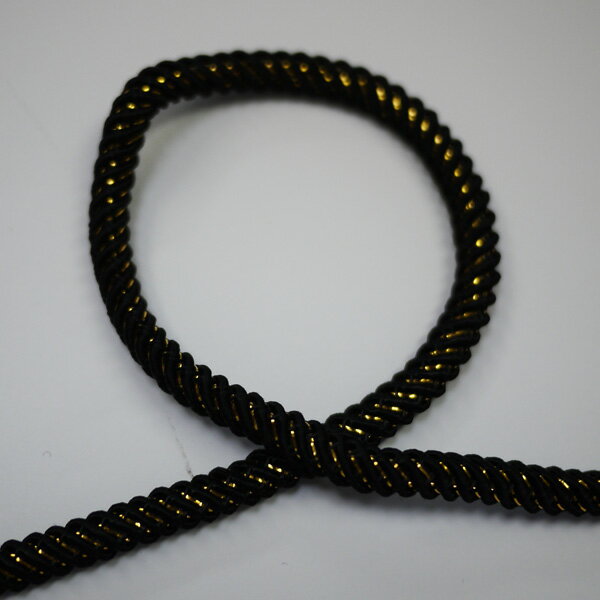 巾着紐やバッグやリュックのショルダー紐に最適 [太さ]約6mm [長さ]約5m ※長さは目測のため短めに見ています。 長さが前後する場合があります。