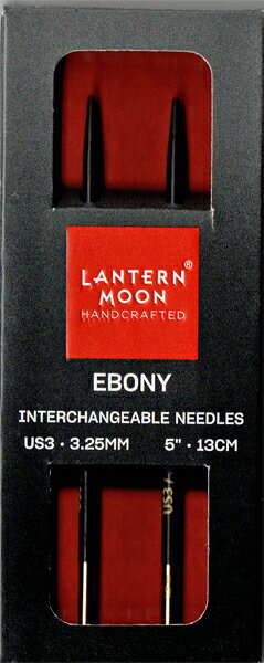 針先部分は全長約116mm（ケーブルを付けたとき金属部分まで合計で13cmになります）ランタンムーンの付け替え式輪針針先 針先に黒檀を使用し、ジョイント金属部分には24金メッキが施された 最高級編み針です 針の長さは107mmです ケーブルをつけた金属部分まで含めて13cmになります 別売のケーブルを使って輪針はもちろん 両方にケーブルをつけてエンドキャップをつければ2本針としても使用できます 輪針で使用するには別売のケーブルが必要です ランタンムーン 付け替え式 輪針用ケーブル 60cm用 2本入 350603 ランタンムーン 付け替え式 輪針用ケーブル 80cm用 2本入 350604 ランタンムーン 付け替え式 輪針用ケーブル 100cm用 2本入 350605 ランタンムーン 付け替え式 輪針用ケーブル 120cm用 2本入 350606 ランタンムーン 付け替え式 輪針用ケーブル 150cm用 2本入 350607 サイズ一覧 太さ 日本の号数 3.00mm 3号 3.30mm 4号 3.60mm 5号 3.90mm 6号 4.20mm 7号 4.50mm 8号 4.80mm 9号 5.10mm 10号 5.40mm 11号 5.70mm 12号 6.00mm 13号 6.30mm 14号 6.60mm 15号 ※メール便（ゆうパケット）は、数種類又は同じ商品を複数購入の場合、宅配便に変更になることがございます。