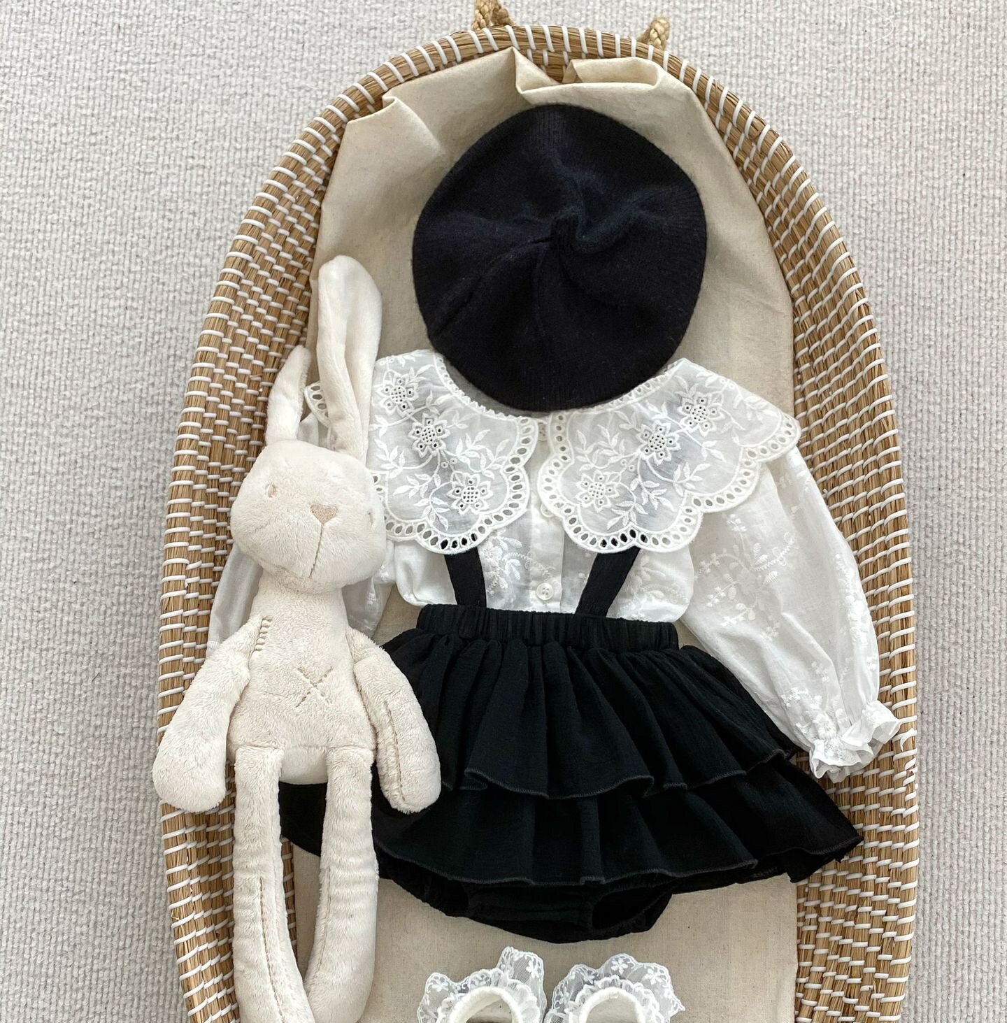 ベビー服 長袖 セットアップ 女の子 ロンパース ブラウス サロペット 韓国風 黒白 ベビーフレアスカート 新生児 上下セット 春秋 カバーオール フォーマル スーツ 女児 ガールズ 普段着 韓国服 かわいい 幼児 誕生日 保育園 結婚式 誕生日 出産祝い お宮参り プレゼント