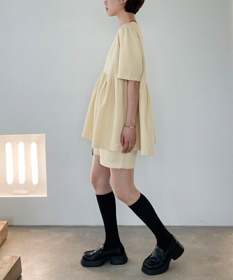 ペプラム セットアップ レディース カジュアル トップス ボトム ショートパンツ スウェット ペプラムセットアップ 20代 30代 40代 スエット ロンT ショーパン ルームウェア 2点セット トレーナー 半袖 ショート丈 部屋着 カジュアル きれいめ 着回し 旅行 お出かけ お泊まり kapilina-10002642 カピリナ サンプル画像3