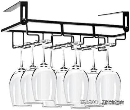 商品の特徴・?【ワイングラスをすっきり収納できる吊り下げ式ホルダー】ワイングラスの台座をレールに差し込んで吊り下げ収納できる、戸棚下タイプのワイングラスホルダーです。キッチンや食器棚の空きスペースを有効活用でき、置き場所に困りがちなワイングラスをすっきり整理できます。赤ワイングラス、白ワイングラス、シャンパングラス、スパークリングワイングラスなど、さまざまなグラスの収納に便利です。・?【3連,4連タイプで複数のグラスをまとめて収納】3連,4連レール仕様のグラスハンガーなので、複数のワイングラスを直列に並べて収納できます。グラスを逆さに吊るせるため、洗った後の水切りや乾燥にも使いやすく、普段使いのグラスから来客用のグラスまでまとめて保管できます。キッチン、ダイニング、バー、カフェ、店舗用にもおすすめです。・?【ネジ固定と差し込みの2タイプが選択可能】棚板タイプに合わせて選べるネジ固定と差し込みの2タイプが選択可能。・?【幅広い種類のグラスに対応】収納口が広めに設計されており、ボウル部分が大きめのワイングラスから細身のシャンパングラスまで使いやすいグラスラックです。台座部分をレールに通して収納する構造のため、対応サイズ内であれば大小さまざまなグラスを省スペースに保管できます。ワイングラス置きとしてはもちろん、見せる収納としても活躍します。・?【丈夫で清潔感のある金属製グラスラック】本体は金属素材を使用し、表面にはコーティング加工を施しています。サビや汚れに強く、お手入れしやすいのでキッチン周りでも使いやすいアイテムです。シンプルなデザインで食器棚や吊り戸棚にもなじみやすく、ワイン好きの方やグラス収納を増やしたい方にぴったりのワイングラス収納ラックです。