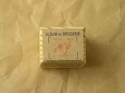 アルファベットスタンプ／Mサイズ 【V】