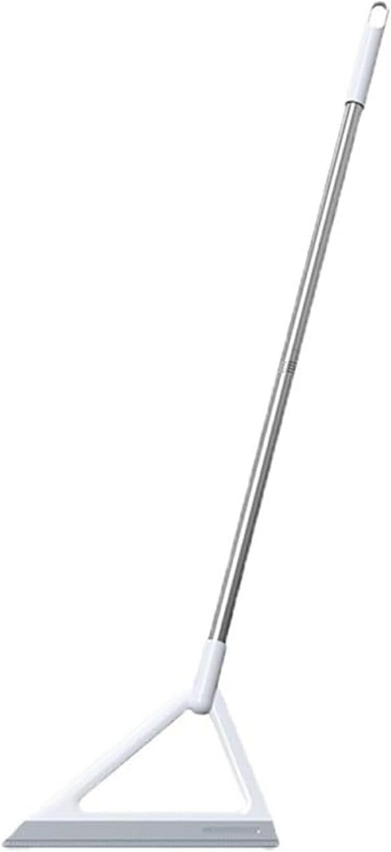 これ1本で家中スッキリ！多機能シリコンほうきを入荷致しました♪ ペットの毛や髪の毛、こぼれた液体、微細なホコリなど、掃除の悩みを一気に解決！ 商品名：ほうき シリコン 箒 室内 屋外 おしゃれ 玄関 掃除 ペット 髪の毛 水切り フローリング 水切りワイパー 軽量モップ 【商品仕様】 カラー：グレー サイズ：99×27cm 材質：PP、TPR、アルミ 重量：約230gの軽量設計！ シリコンゴム製のヘラ状ほうきは、床やラグ、カーペット、窓ガラスから浴室まで、どんな場所でもしっかり使えます。 【商品の特徴】 万能ほうき：ペットの毛、髪の毛、粉末、液体、ガラスの破片など、あらゆる汚れを一気に掃除。 水切りワイパーとしても活躍：お風呂場や窓掃除、洗車後の水切りまでこれ1本で！ゴムヘッドだから液体にも強い。 フローリングの掃除にも最適：通常のフローリングワイパーと違い、シートを取り替える手間が省けます。何度も繰り返し使えて経済的！ お手入れ簡単：汚れたら水でサッと洗うだけ。軽い汚れなら拭くだけでOKなので、いつでも清潔を保てます。 毎日の掃除をもっと楽に、効率的に！まずは一度お試しください。 これ1本で家中スッキリ！多機能シリコンほうきを入荷致しました♪