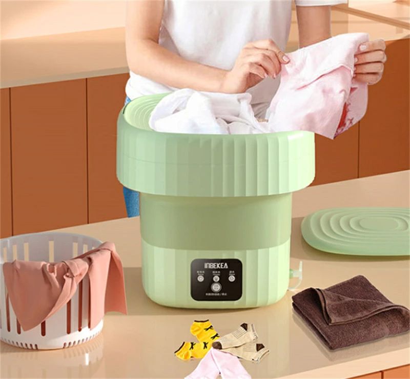 カラー：ピンク/グリーン/オレンジ　セット内容：本体*1、電源アダプター*1、ボックス*1高品質の素材：折りたたみ式洗濯機はうフードグレードのABSとTPRで作られており、環境に優しい素材は折りたたんで繰り返し使用することができ、非常に頑丈で耐久性があります。駆動音は50dBと低騒音で、環境に配慮した設計になっています専用洗いとして活躍：マス クやベビー服、下着、靴下、タオルなどを手軽に洗濯し、高速回転で排水や脱水します。また、紫光滅菌機能も付きなので、より効か的な汚れの除去が可能です5分?10分洗濯、2分脱水：簡単な操作で、衣類をとてもきれいに洗え、残留物や刺激がありません。洗浄時間は5分?10分、脱水時間は2分です。折りたたみ式洗濯機は、自動シャットダウン機能を備えた省エネ設計で、洗浄または脱水が完了してから2分や5分?10分後に自動的に電源を切ることができますコンパクトサイズ：このポータブル洗濯機は、折り畳み後の高さはわずか14cmで、スペースを取りすぎなく、収納や保管に便利です。ポータブルでアパートの寮、出張、キャンプ、旅行、RVで使用できますメーカー希望小売価格はメーカーサイトに基づいて掲載しています