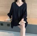 かわいい ネイリスト 美容師 美容部員 お洒落 ミモレ丈 おしゃれ ブラウス シンプル 上品 シャツ きれいめ こなれ感 存在感 主役級 Vネック 個性的 大人可愛い カジュアル トップス 大人 エステティシャン 大人女子 メイクアップアーティスト アパレルスタッフ