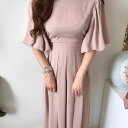 こなれ感 キュート お洒落 シンプル 主役級 Uネック ラウンドネック かわいい メイクアップアーティスト 大人女子 半袖 ワンピース きれいめ 上品 袖あり パフスリーブ 大人 大人可愛い ガーリー 5分袖 存在感 五分袖 ボリューム袖 おしゃれ フレア 大人可愛い 美容師