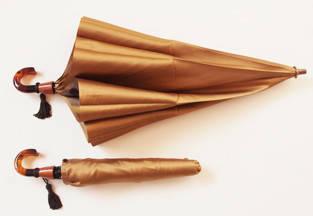 ★二段折畳雨傘【両面 ほぐし織】モンブラン婦人雨傘・折傘　『空港』色：ゴールドベージュ