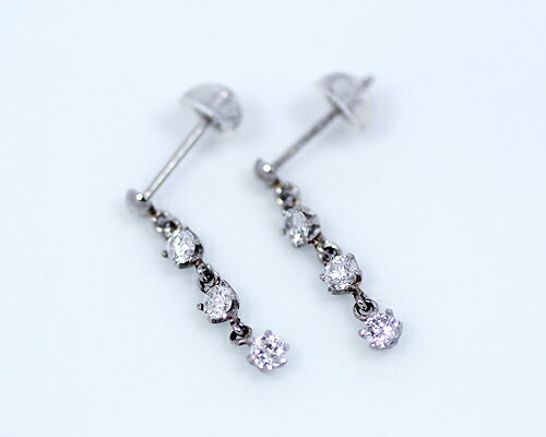 Rakuten - Pt900　0.3ct　ダイヤモンド3ストーンピアス