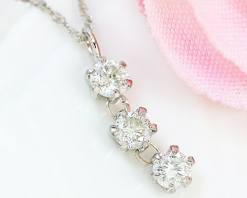 Rakuten - Pt900　0.3ct　3ストーンダイヤモンドペンダント
