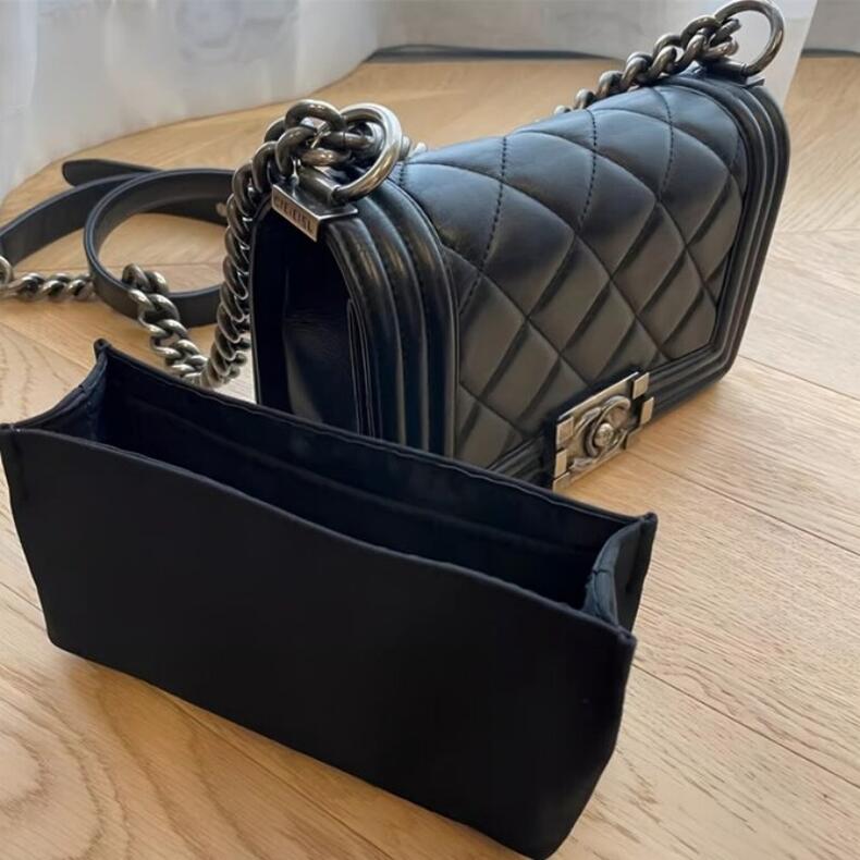 Chanel Leboy シャネル レボーイ インナーバッグ 黒 防水性よい 色落ちにくい 耐摩耗性良い 洗濯やすい 軽い 支持性よい 超狭辺デザイン ナイロン製 バッグインバッグ 手作り ハンドバッグインナーバッグ