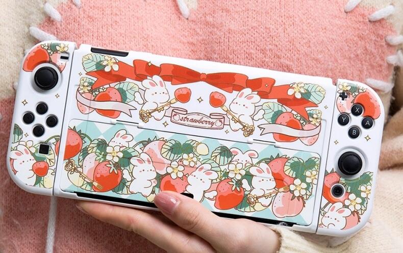 【送料無料】Nintendo Switch Switchカバー 苺の兎 可愛い OLED アクセサリー 分体式設計 プレゼント 極上の手触り 全面保護 指紋防止 衝撃吸収 擦り傷防止 耐久性 着脱簡単 取り外し可能 おしゃれ 人気 Switch本体つきません