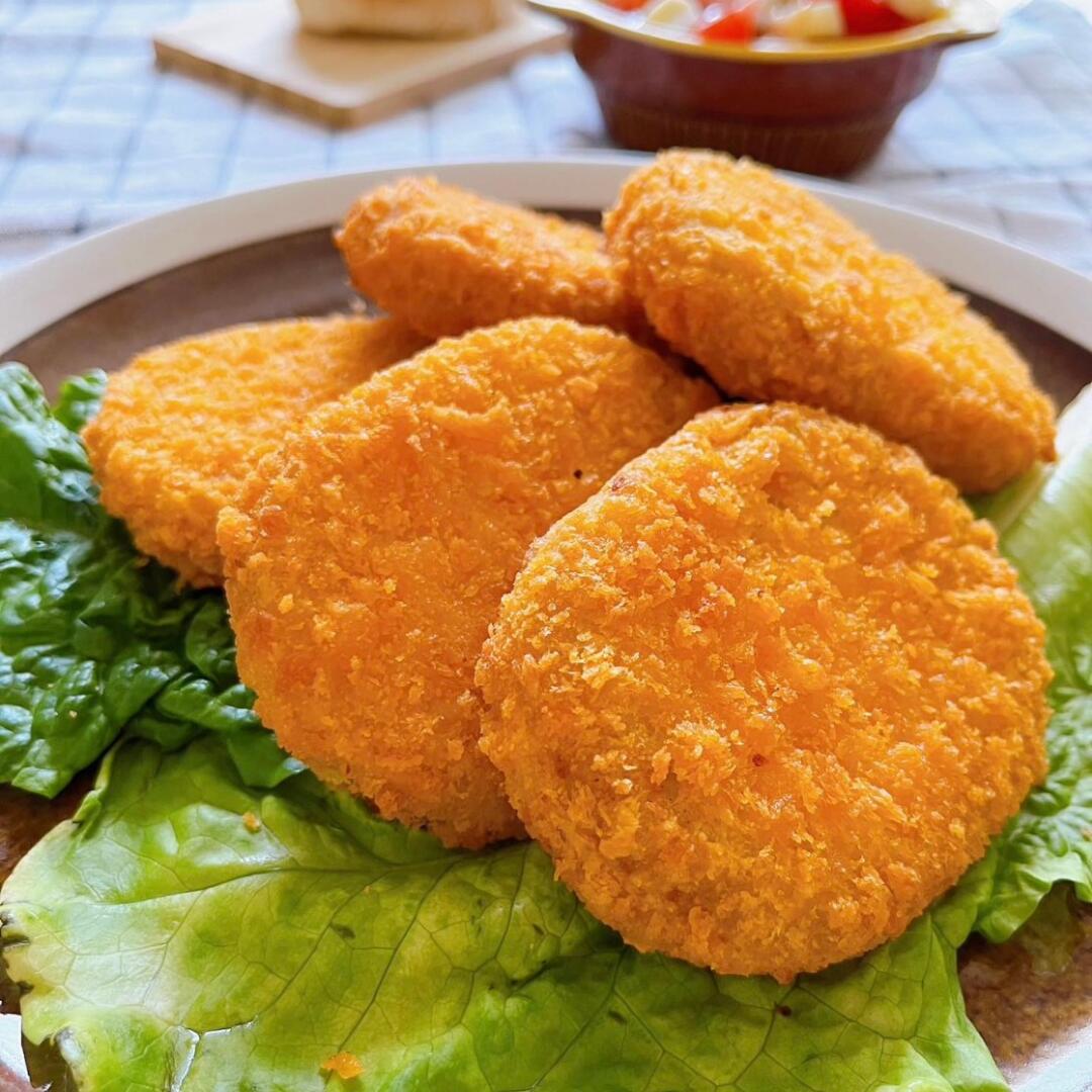 カレーコロッケ ×100個【こだわりの冷凍食品。おかず＆お弁当！】箱買い10％OFF ¥4200→¥3780(税込¥4082) 国産 じゃがいも サクサク ホクホク 子供 カレー コロッケ 冷凍コロッケ お弁当食材 まとめ買い 美味しい冷凍おかず 冷凍おかず 美味しい 冷凍おかず通販 3