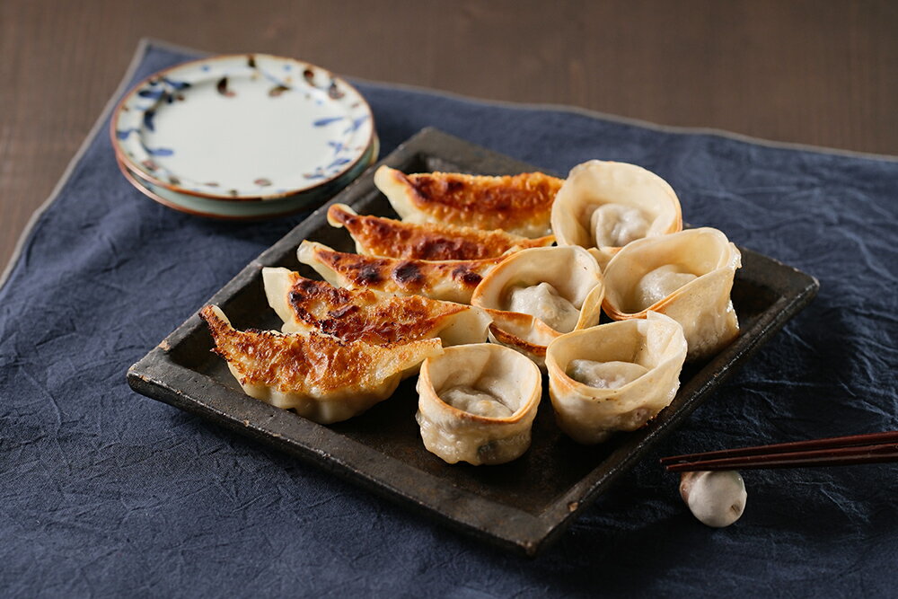 土佐を包む お山の餃子(土佐あかうし・野菜) TOG-AY24 土佐あか牛のみ使用「土佐あかうし餃子」 自社栽培野菜を収穫後すぐ加工した「野菜餃子」 セット